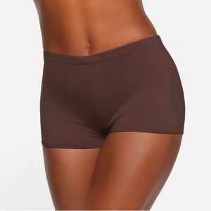 NWT SIGNATURE SWIM MID WAIST BOY SHORT size 26.5 - 28.5"